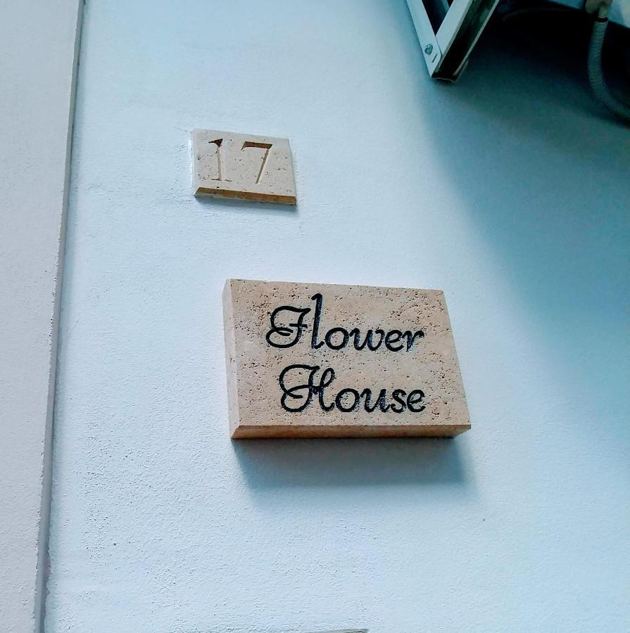 몬테스카글리오소 Flower House 빌라 외부 사진
